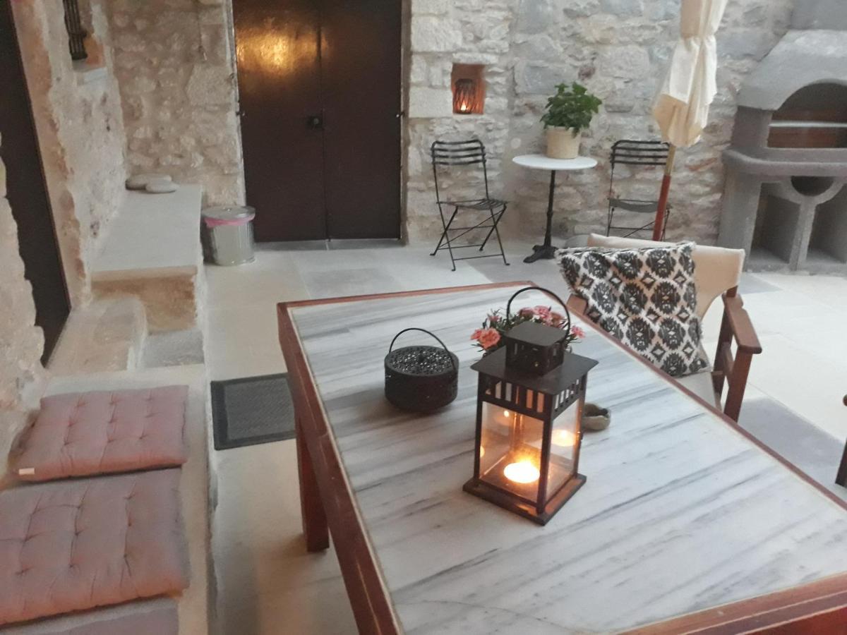Aspasia House Oitilon Luaran gambar